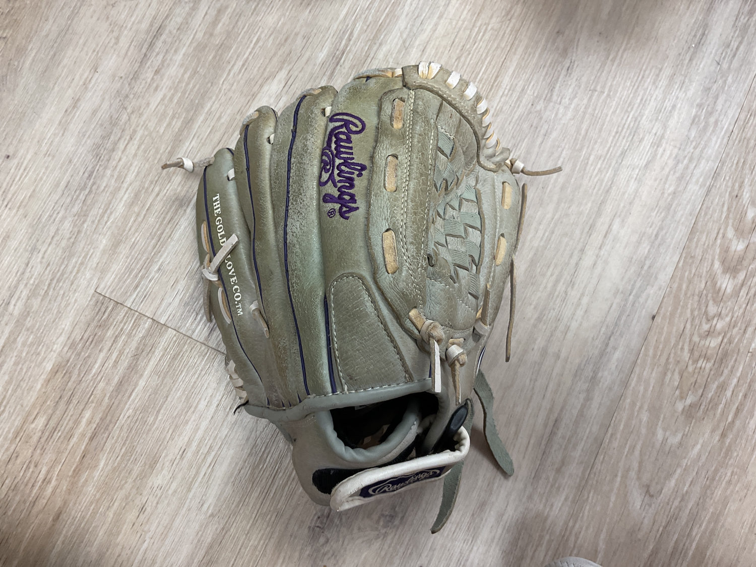 Rawlings, basket web, all leather shell, used - PURPLE AND GREY  image 0