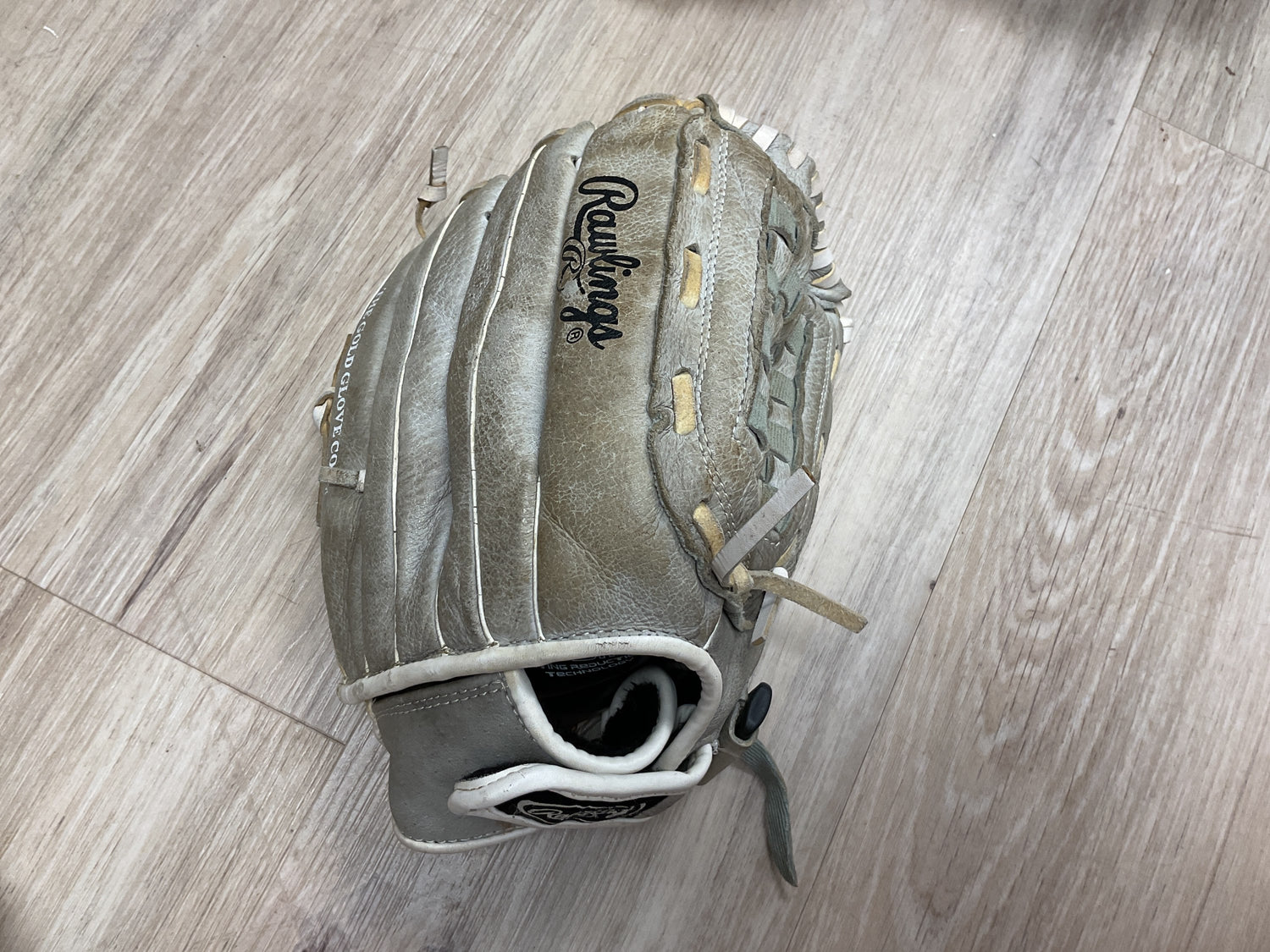 Rawlings highlight series, used - GREY AND WHITE  image 0