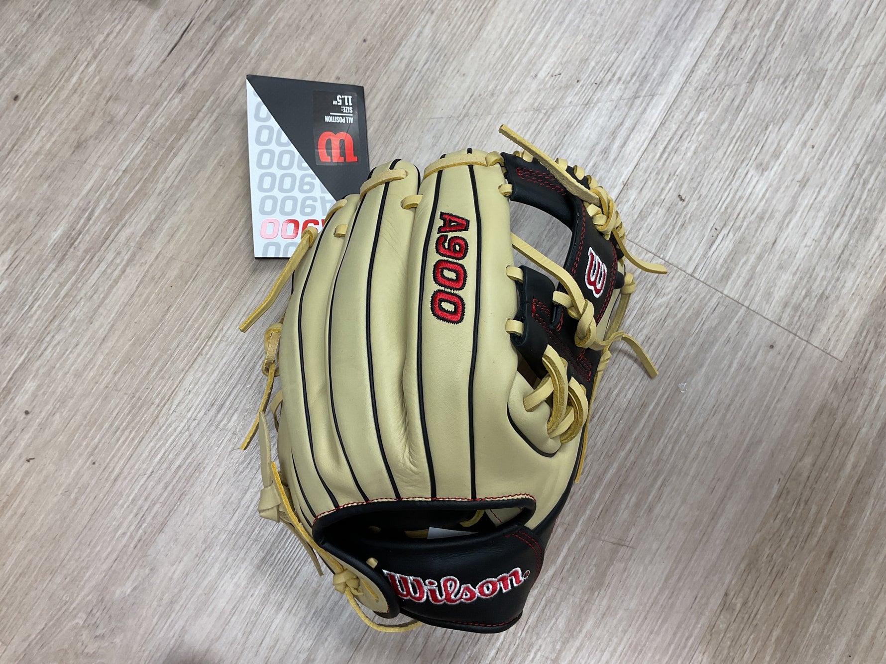 Wilson A900 - BEIGE, BLACK, RED   image 0