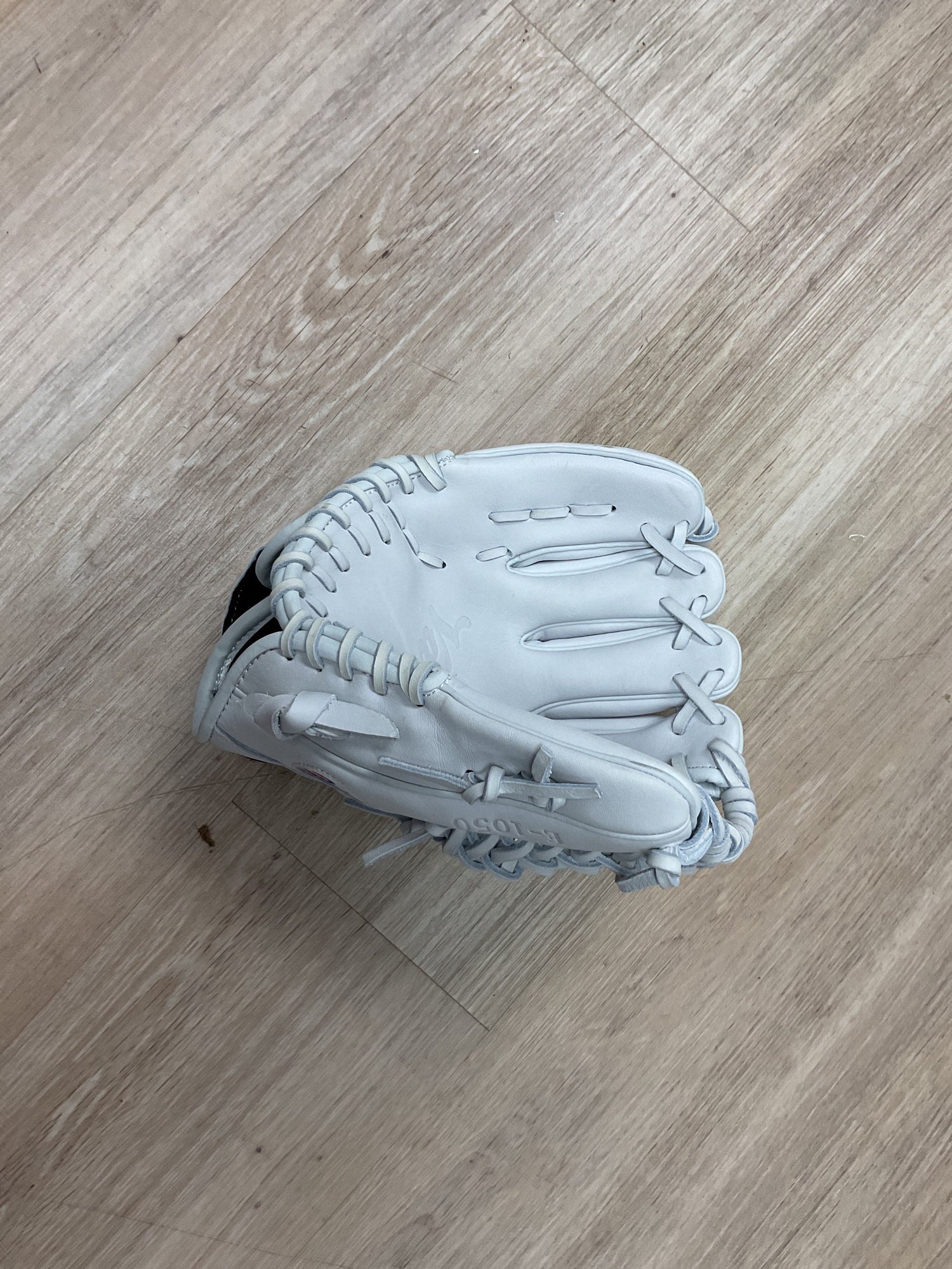 Valle outfield pro gloves, E-1050s - WHITE  image 0