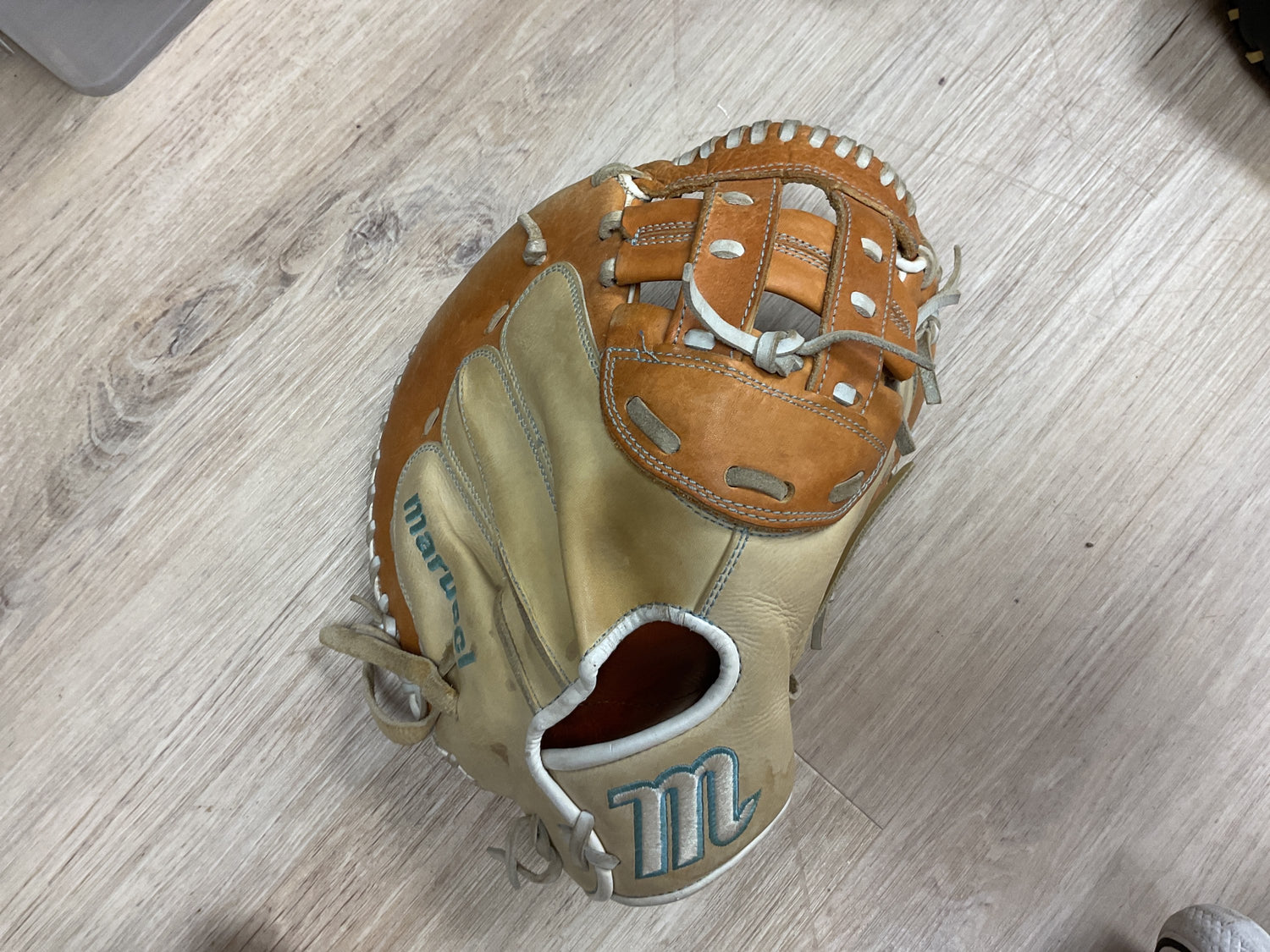 Marucci fastpitch, used - CREAM AND LEATHER  image 0